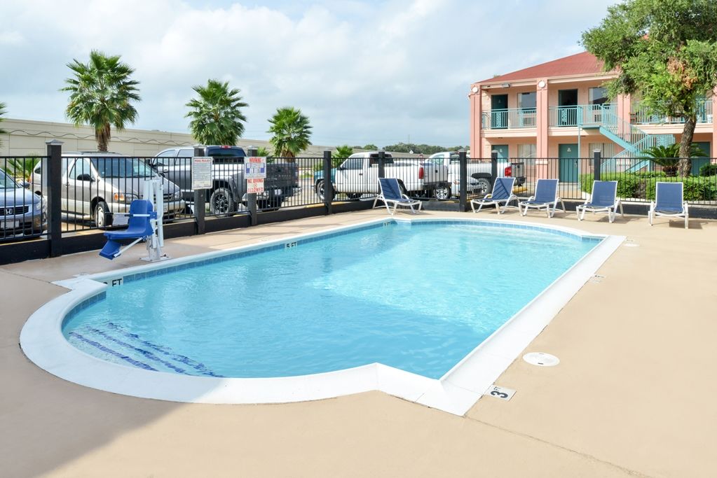 Americas Best Value Inn Clute Facilidades foto