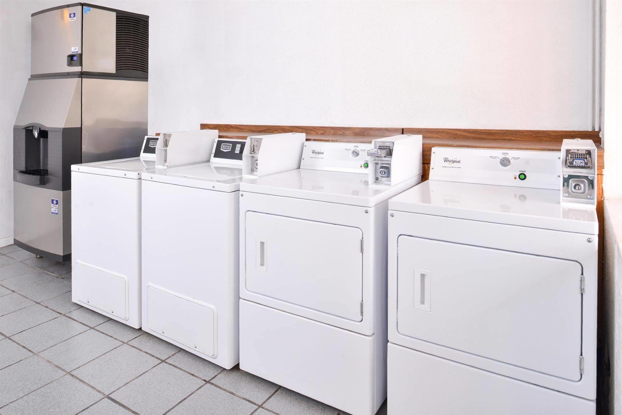 Americas Best Value Inn Clute Exterior foto