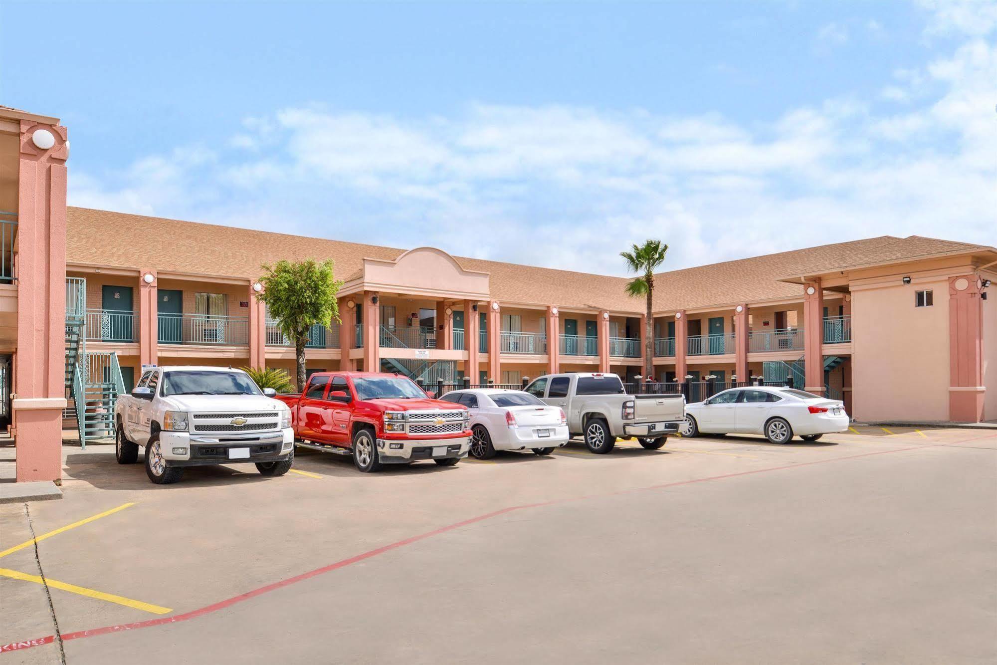 Americas Best Value Inn Clute Exterior foto
